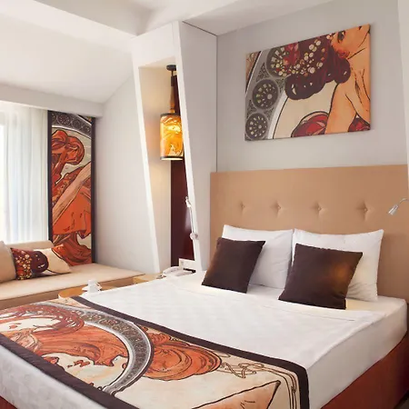 Orange Palace 5* Side