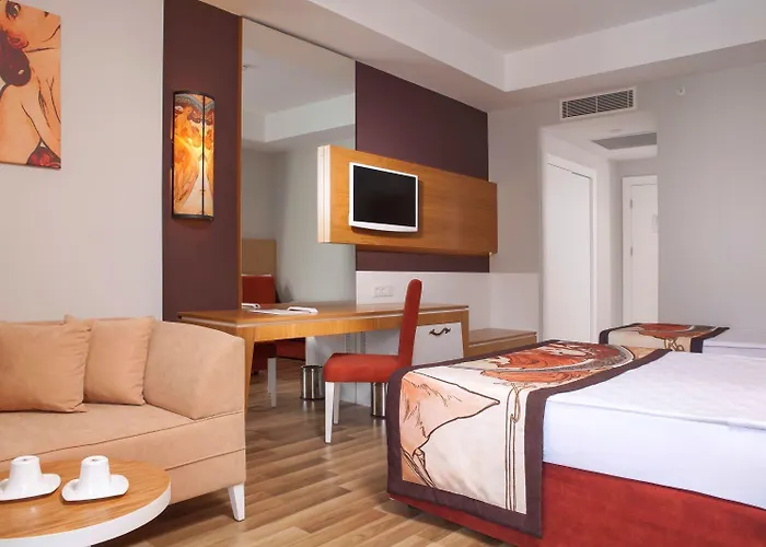 فندق Orange Palace 5*